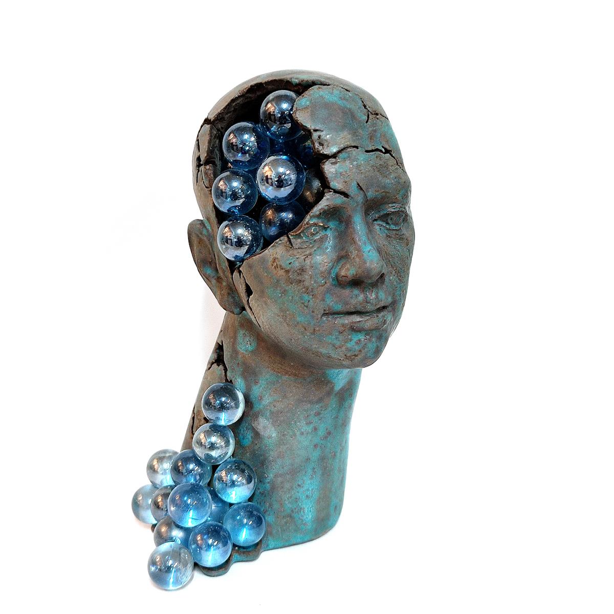 Losing my marbles, 2021. keramika, crna kamenina, glazura i špekule, 110x100x180mm