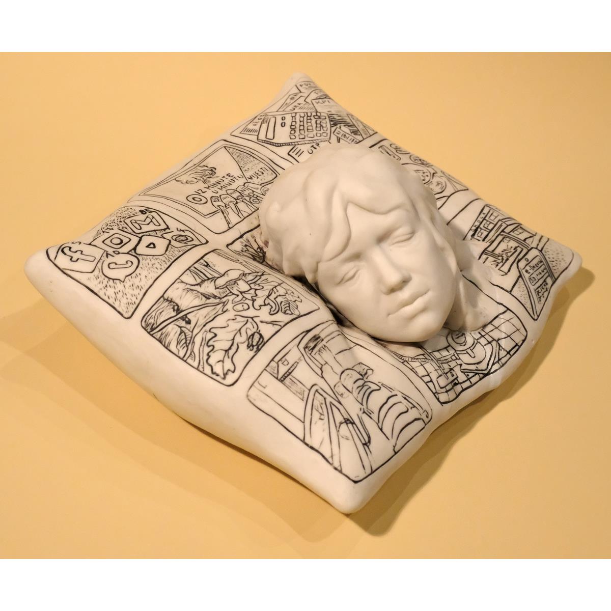 Nesanica, 9x21x18cm, 2022., porculan