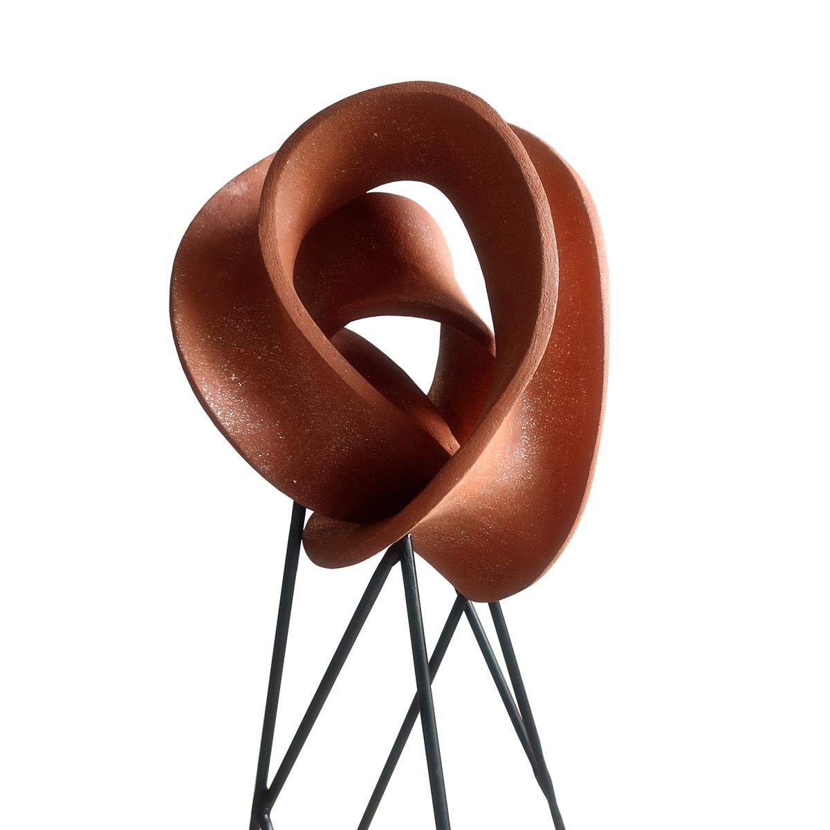 Misaona petlja, 46x47x100cm, 2024.,terracotta i željezo