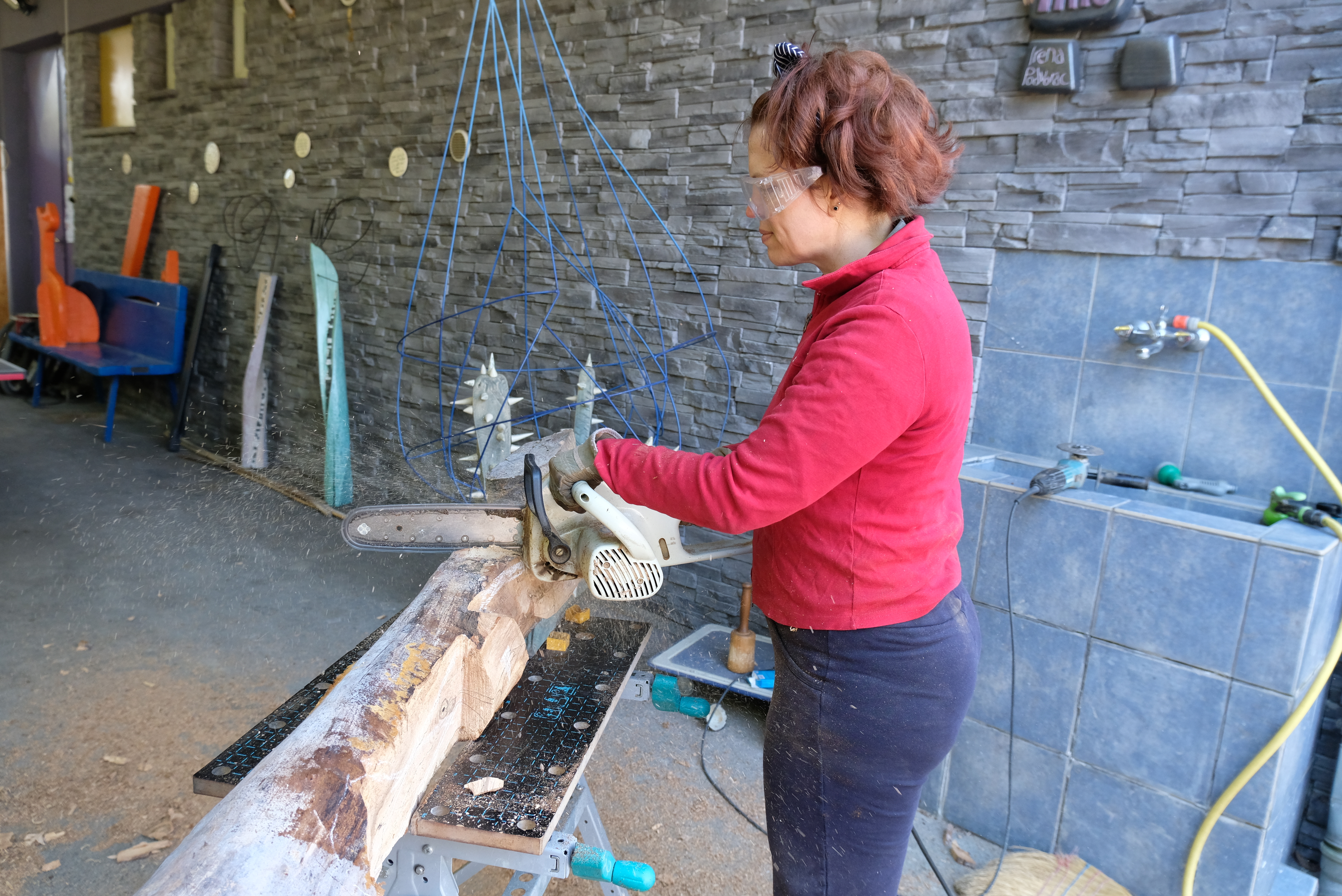 stvaranje drvene skulpture 2021.