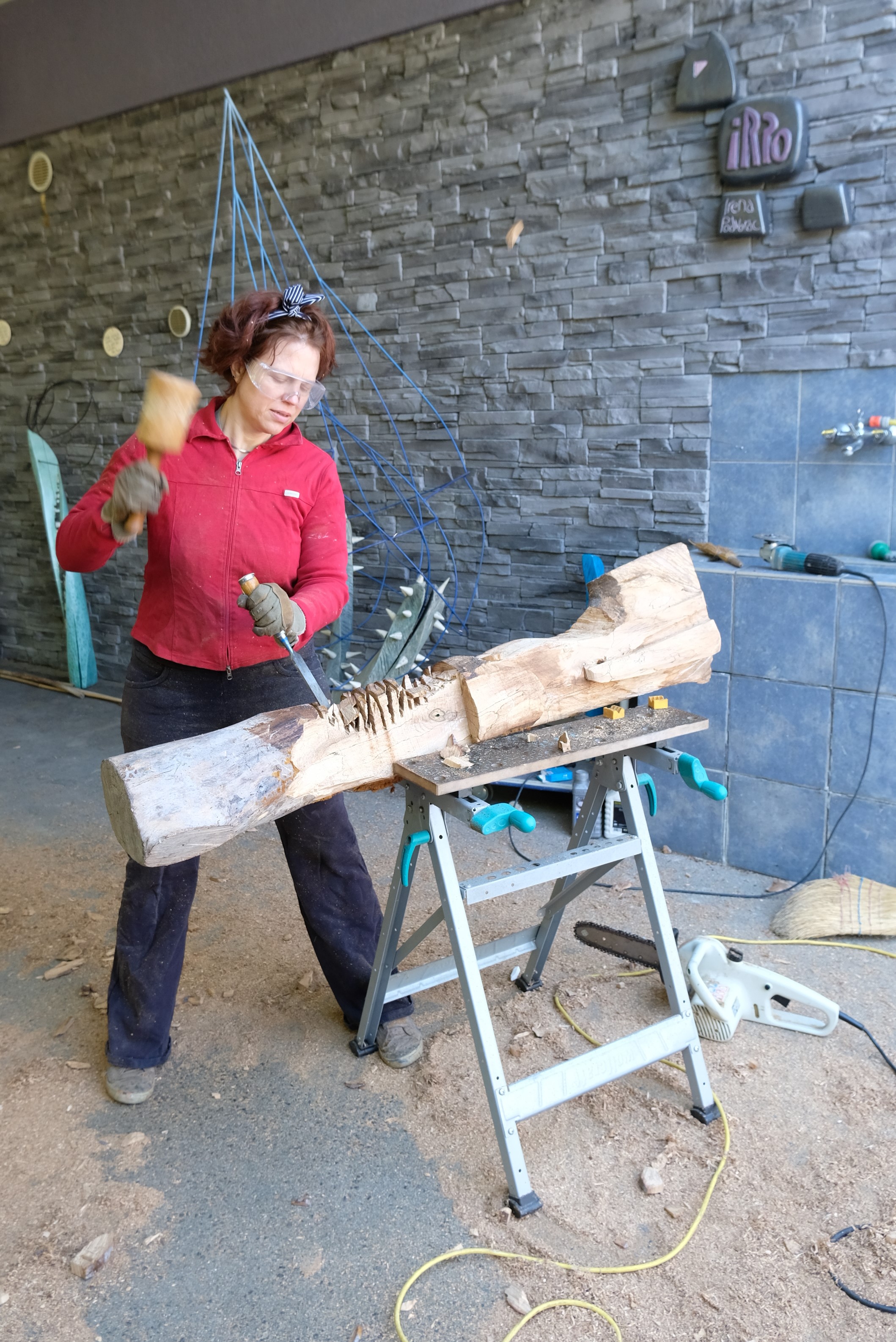 stvaranje drvene skulpture 2021.