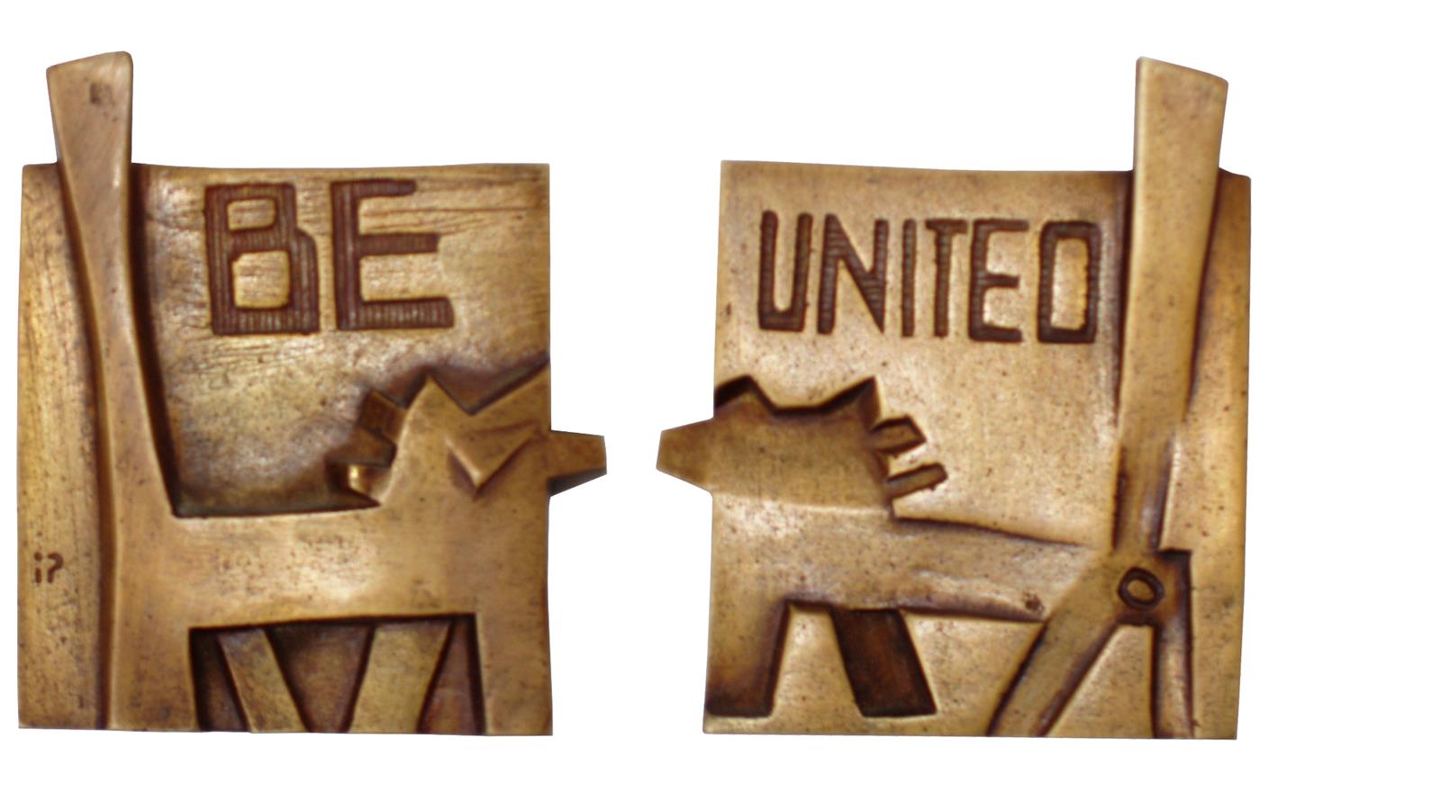 Be united, 6,5x8cm, bronca, 2004.
