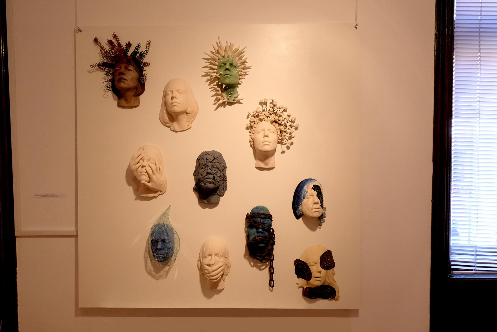 Irena in the age of the corona, 150x150x16cm, kombinirana tehnika, 2021. postav Galerija grada Krapine, 9. zagorski salon