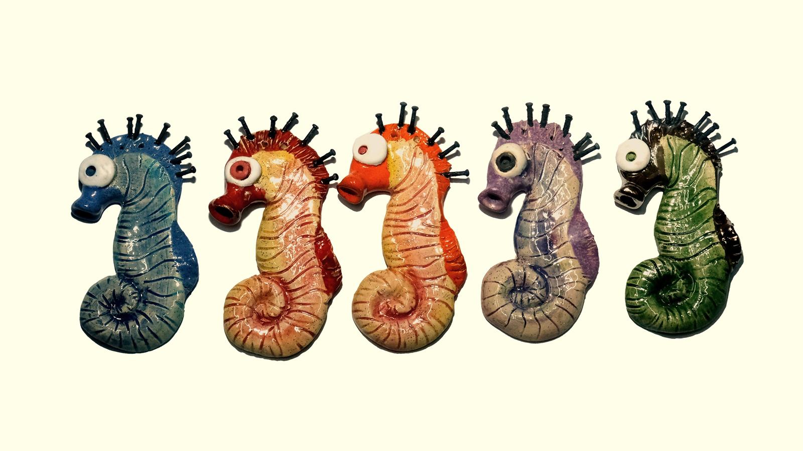 Morski konjić, reljef, keramika, 7,5x15x2cm